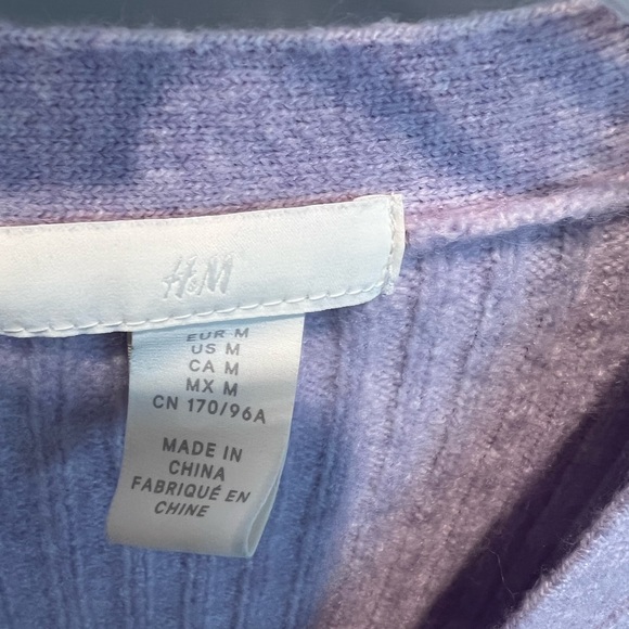 H&M long sleeve rib, acrylic cardigan, light purple, size Medium - Picture 3 of 3